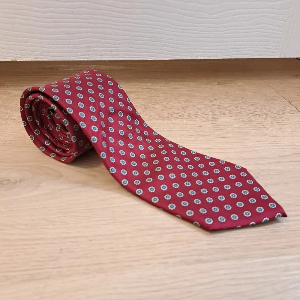 DELLACROCE Red White Mini Flower 100% Silk Quality Made In‎ USA Medium Width Tie